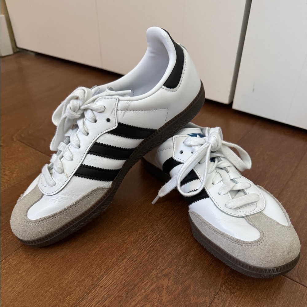 Adidas Samba OG classic. Women's size 6 worn 4 times.